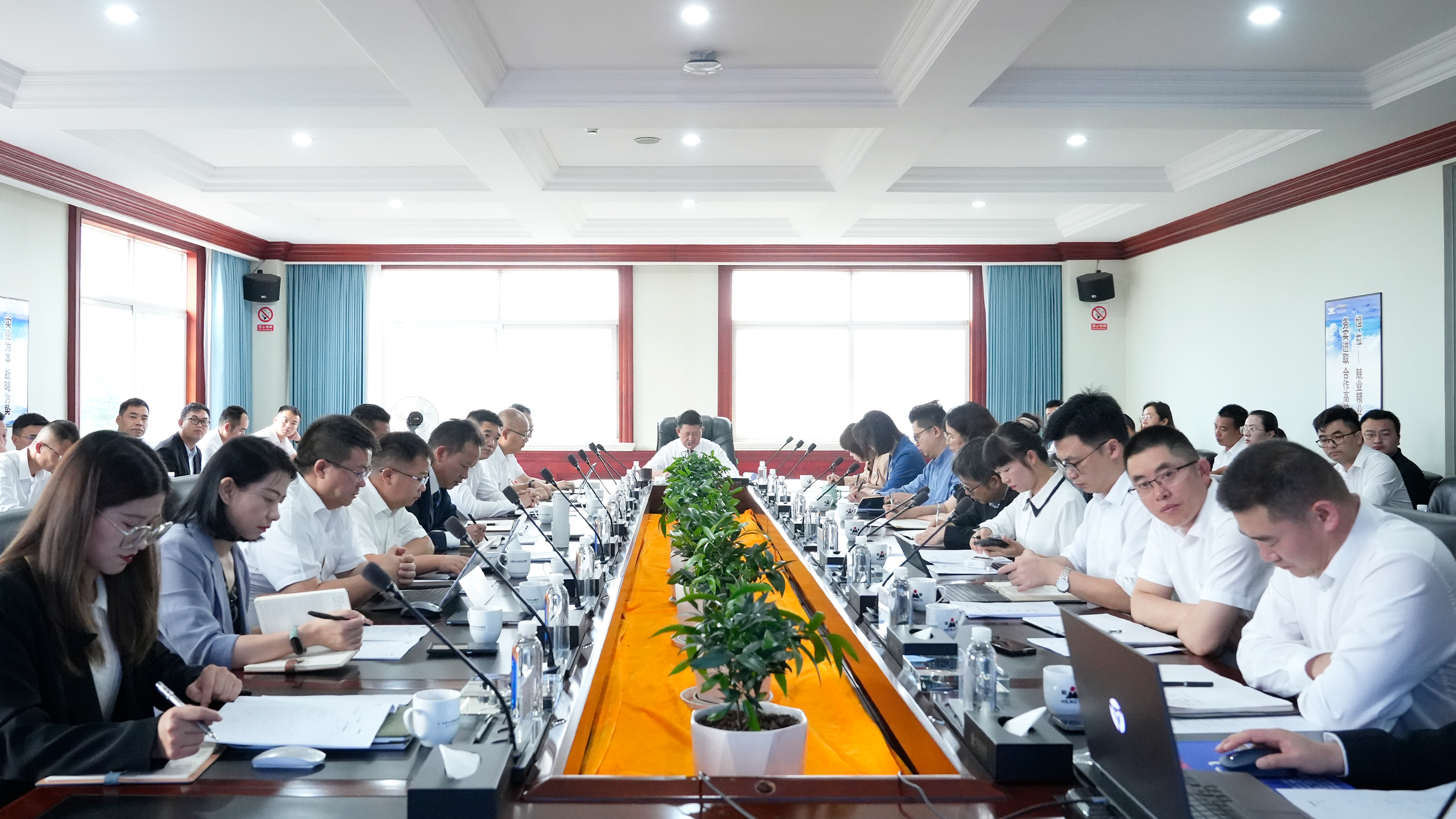恒益集團(tuán)組織召開(kāi)第三屆董事會(huì)第一次會(huì)議暨2024年半年度經(jīng)濟(jì)運(yùn)行分析會(huì)議